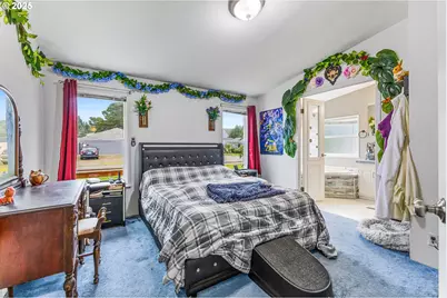 620 N Bay St, Waldport, OR 97394 - Photo 13