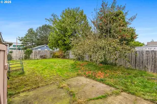 620 N Bay St, Waldport, OR 97394 - Photo 25