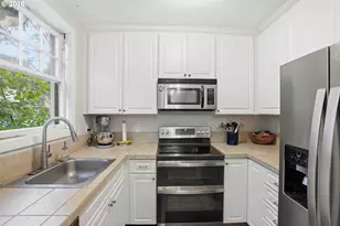 2250 NE Flanders St, Portland, OR 97232 - Photo 11