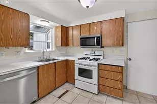 11037 SW 61st Ave, Portland, OR 97219 - Photo 5