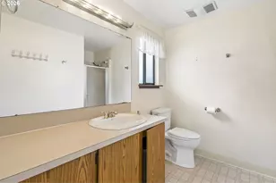 11037 SW 61st Ave, Portland, OR 97219 - Photo 15