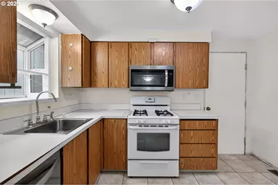 11037 SW 61st Ave, Portland, OR 97219 - Photo 7