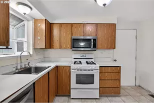 11037 SW 61st Ave, Portland, OR 97219 - Photo 7