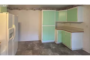 1023 NE Primrose Pl, Grants Pass, OR 97526 - Photo 7