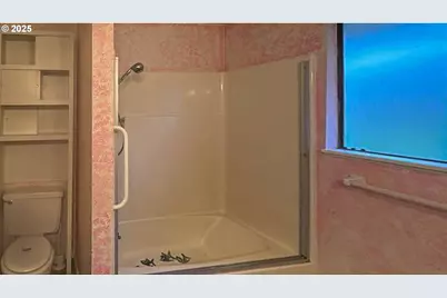 1023 NE Primrose Pl, Grants Pass, OR 97526 - Photo 13