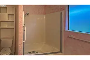 1023 NE Primrose Pl, Grants Pass, OR 97526 - Photo 13