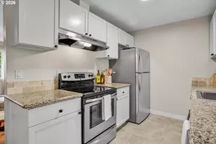 13295 SW Oakwood St, Beaverton, OR 97005 - Photo 11