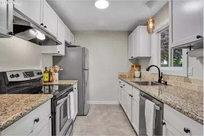 13295 SW Oakwood St, Beaverton, OR 97005 - Photo 11