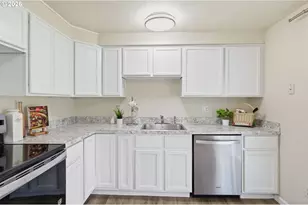 266 40th St, Springfield, OR 97478 - Photo 11