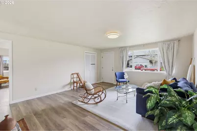 266 40th St, Springfield, OR 97478 - Photo 9