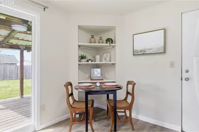 266 40th St, Springfield, OR 97478 - Photo 17