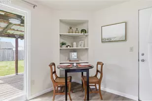 266 40th St, Springfield, OR 97478 - Photo 17