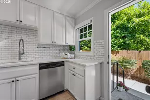 2555 NW Savier St, Portland, OR 97210 - Photo 17