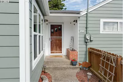 1858 5th St, Astoria, OR 97103 - Photo 5