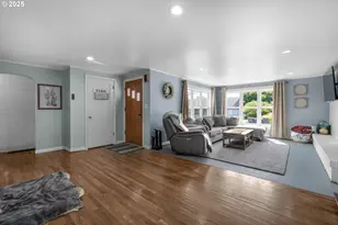 1858 5th St, Astoria, OR 97103 - Photo 17