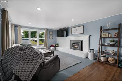 1858 5th St, Astoria, OR 97103 - Photo 7