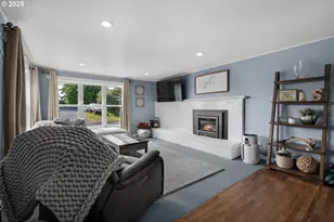 1858 5th St, Astoria, OR 97103 - Photo 7