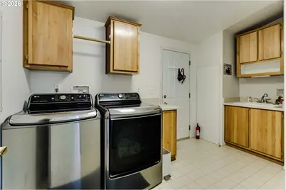 5301 Glenn Ellen Dr, Eugene, OR 97402 - Photo 31