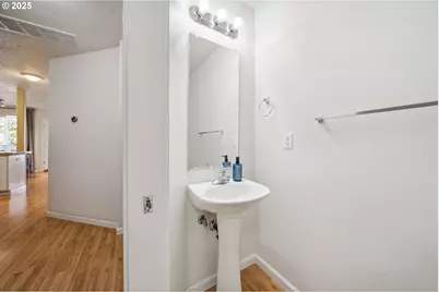 660 NE 9th St, Gresham, OR 97030 - Photo 9