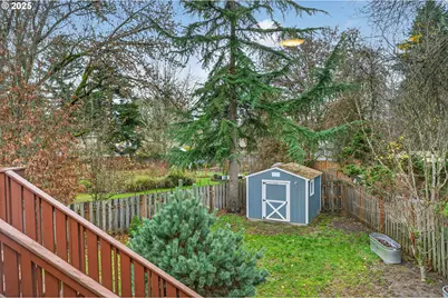 1944 NE Brogden Ct, Hillsboro, OR 97124 - Photo 39