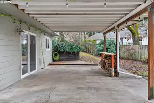 1944 NE Brogden Ct, Hillsboro, OR 97124 - Photo 43