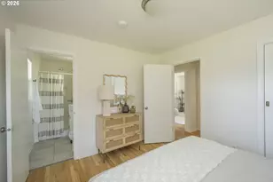 12105 NE Stanton St, Portland, OR 97220 - Photo 17