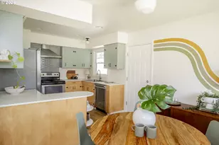 12105 NE Stanton St, Portland, OR 97220 - Photo 23