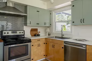 12105 NE Stanton St, Portland, OR 97220 - Photo 7
