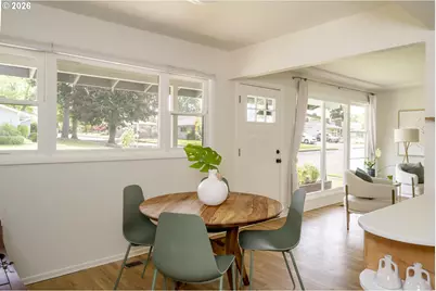 12105 NE Stanton St, Portland, OR 97220 - Photo 9