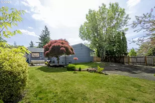 12105 NE Stanton St, Portland, OR 97220 - Photo 29