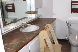 226 NW 2nd Ave, Myrtle Creek, OR 97457 - Photo 9
