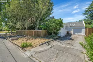 8913 N Seneca St, Portland, OR 97203 - Photo 47