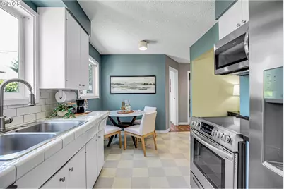 8913 N Seneca St, Portland, OR 97203 - Photo 13