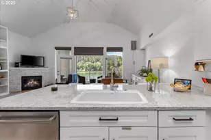 525 SE Marion St, Portland, OR 97202 - Photo 17