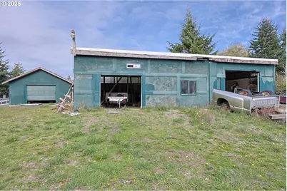 565 Lindy Ln, Coos Bay, OR 97420 - Photo 17