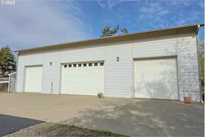 565 Lindy Ln, Coos Bay, OR 97420 - Photo 1
