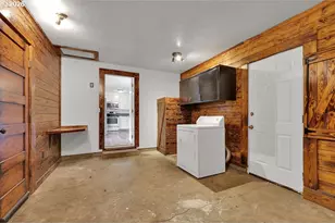 1138 W 7th Pl, Junction City, OR 97448 - Photo 23