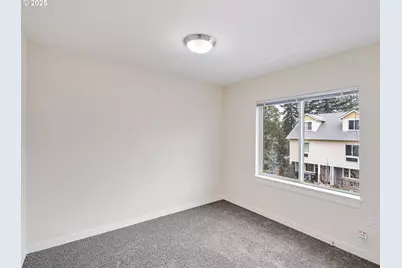10829 E Burnside St, Portland, OR 97216 - Photo 11