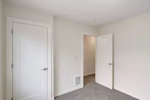 10829 E Burnside St, Portland, OR 97216 - Photo 13