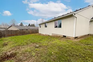 1108 NE Tamera Ln, Portland, OR 97220 - Photo 5