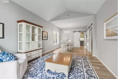 3075 NE 4th Ave, Hillsboro, OR 97124 - Photo 7