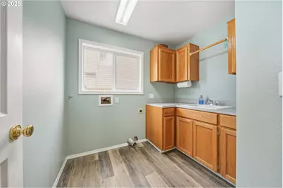 3075 NE 4th Ave, Hillsboro, OR 97124 - Photo 23