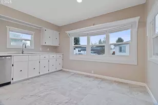 570 N 10th St, Cornelius, OR 97113 - Photo 5