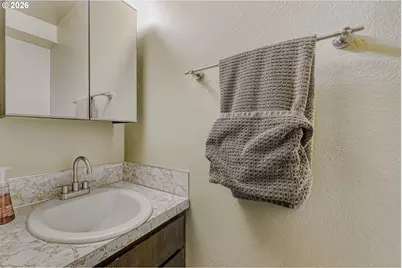 223 SW Taylors Ferry Rd, Portland, OR 97219 - Photo 23