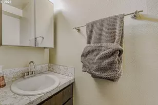 223 SW Taylors Ferry Rd, Portland, OR 97219 - Photo 23