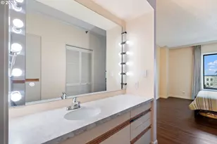 2245 SW Park Pl, Portland, OR 97205 - Photo 25