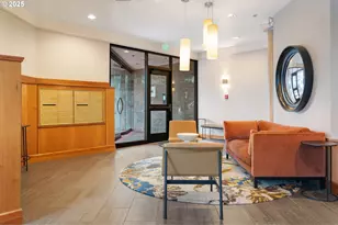 2245 SW Park Pl, Portland, OR 97205 - Photo 5