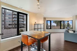 2245 SW Park Pl, Portland, OR 97205 - Photo 7