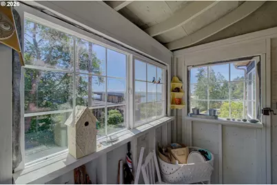 1676 SE 2nd St, Astoria, OR 97103 - Photo 3