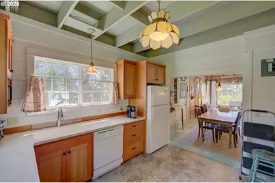 1676 SE 2nd St, Astoria, OR 97103 - Photo 13